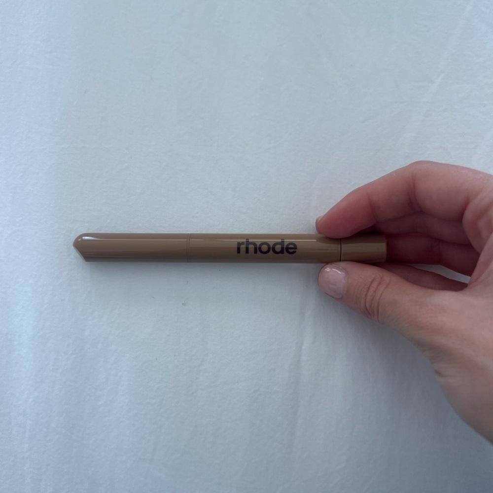 Rhode peptide lip shape - lean